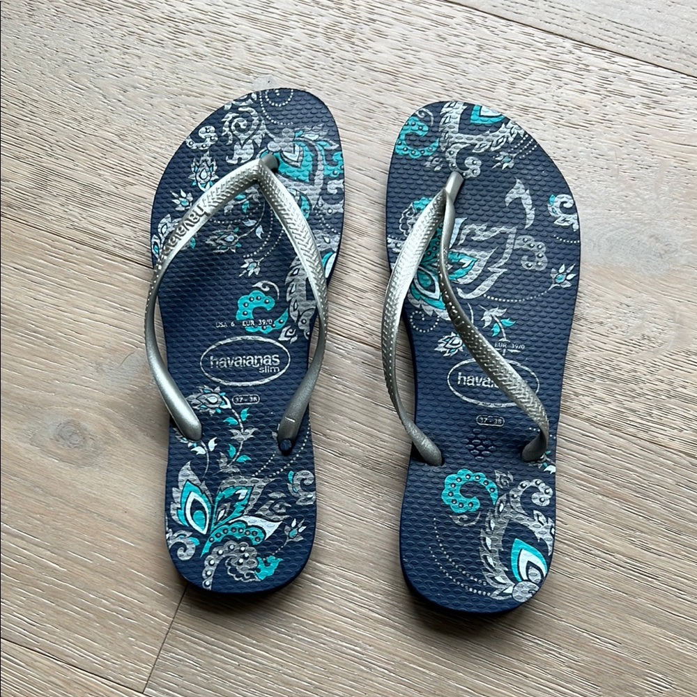 Havaianas Navy and Silver Paisley Flip Flops